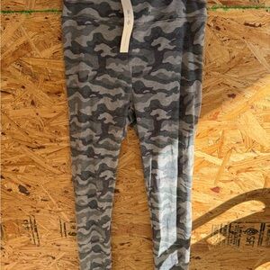 She + Sky Gray Camo Leggings